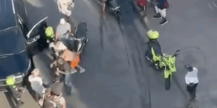 La violenta gresca del domingo, a juicio de la Policía Nacional, no ameritaba consecuencia para los causantes, fue un asunto aislado que se resolvía entre las partes 